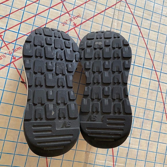 FIGS New Balance Women’s Shoes - Burgundy and White - Picture 8 of 8